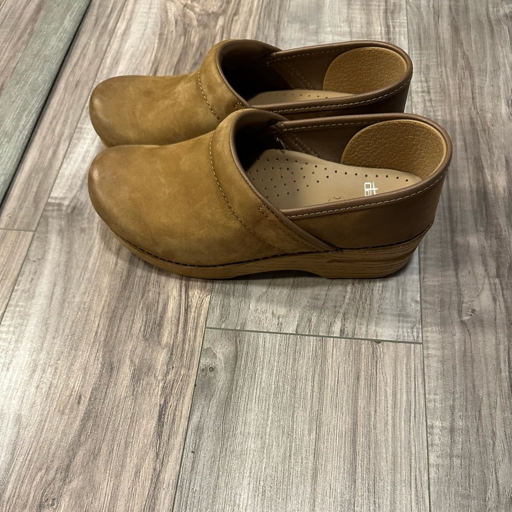 Dansko Professional Honey Distressed Suede Clog | EUC!! | Size 38 or US 7.5-8